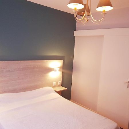 Hotel Restaurant Le Bourgneuf Morlaas Bagian luar foto
