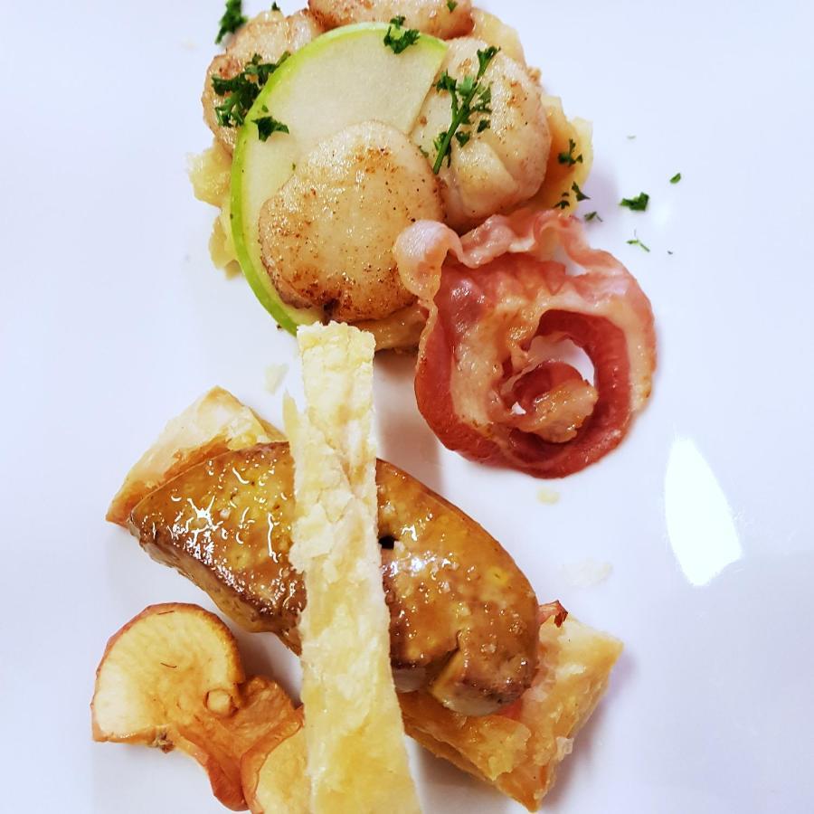 Hotel Restaurant Le Bourgneuf Morlaas Bagian luar foto