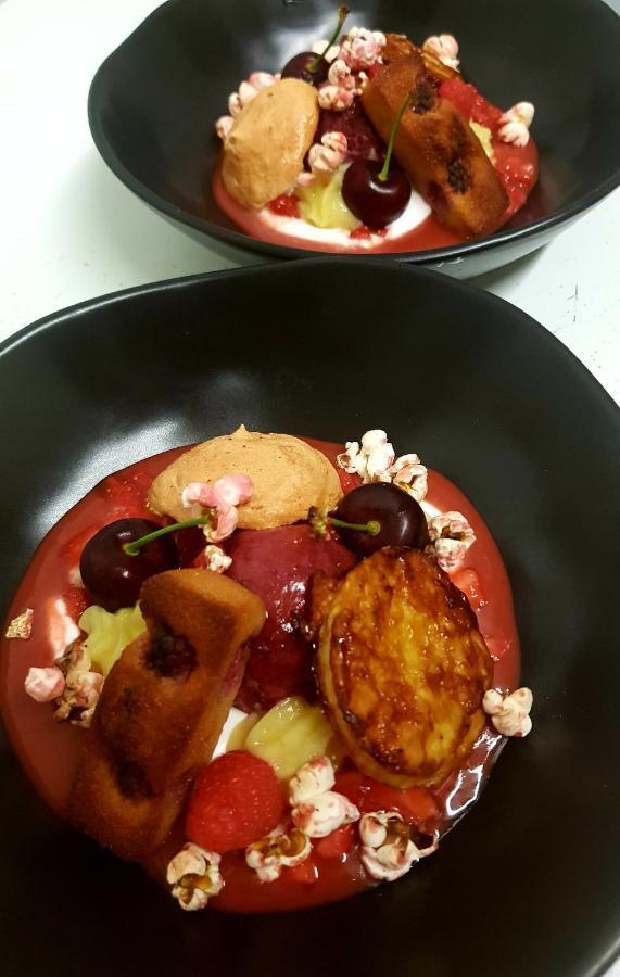 Hotel Restaurant Le Bourgneuf Morlaas Bagian luar foto
