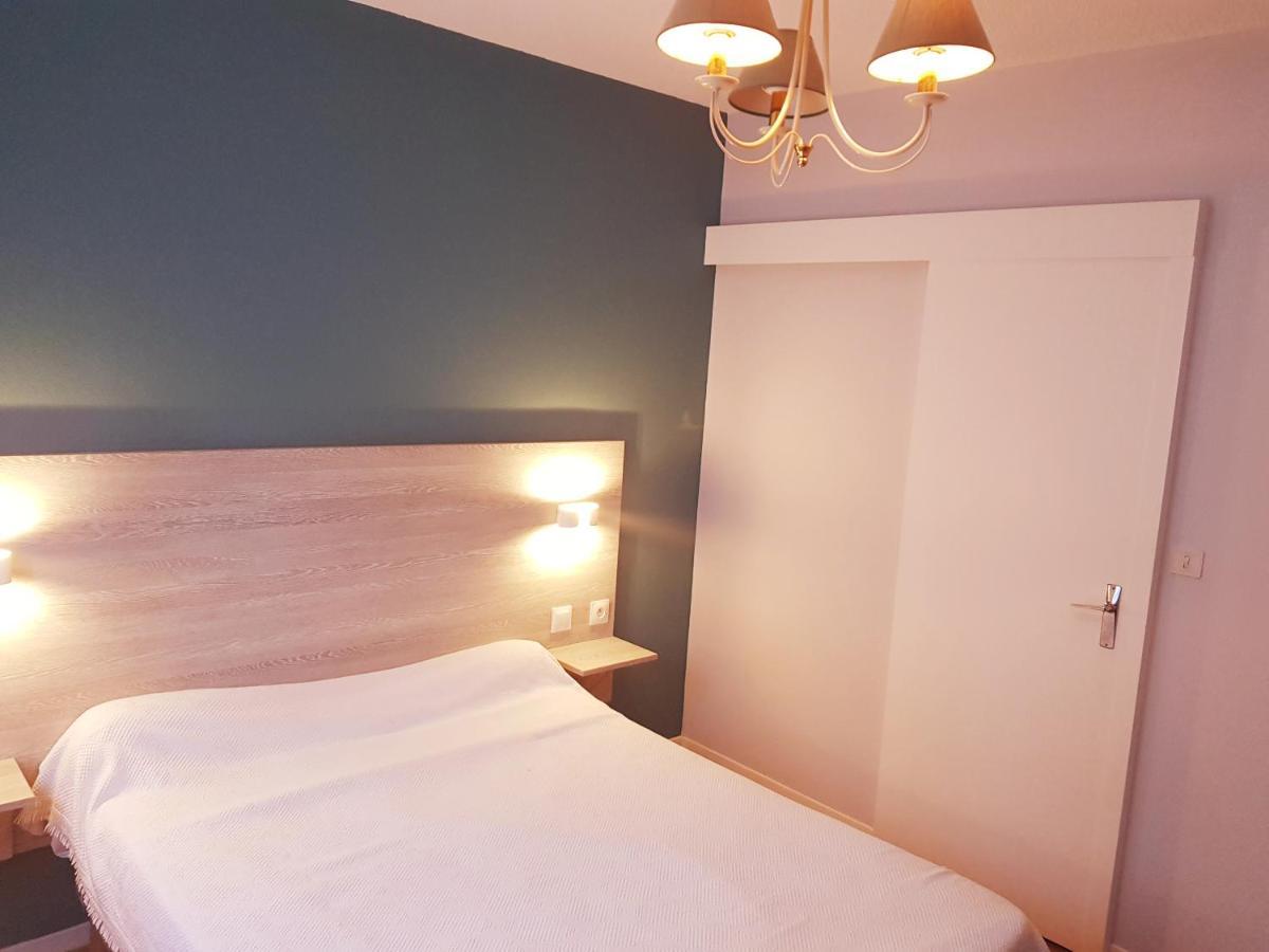Hotel Restaurant Le Bourgneuf Morlaas Bagian luar foto